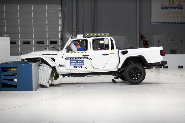 IIHS: Rear Seats in Pickups Fail to Provide Adequate Protection for Passengers