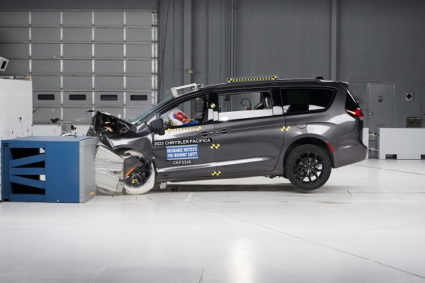 IIHS: Minivans Don’t Make the Grade When it Comes to Rear-seat safety