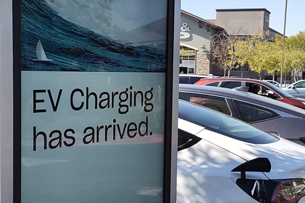 ChargeHub, Holman Collaborate on Public EV Charging Efforts for Commercial Fleets